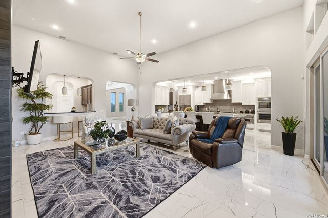 21335 Rembrandt Hl, San Antonio, TX 78256