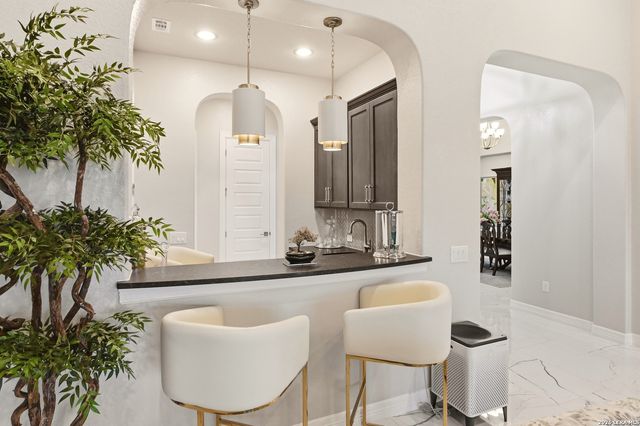 21335 Rembrandt Hl, San Antonio, TX 78256