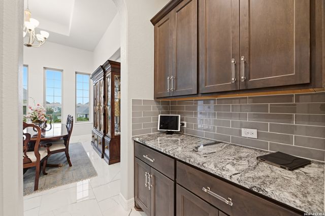 21335 Rembrandt Hl, San Antonio, TX 78256