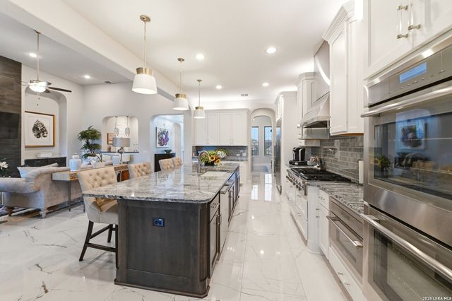 21335 Rembrandt Hl, San Antonio, TX 78256