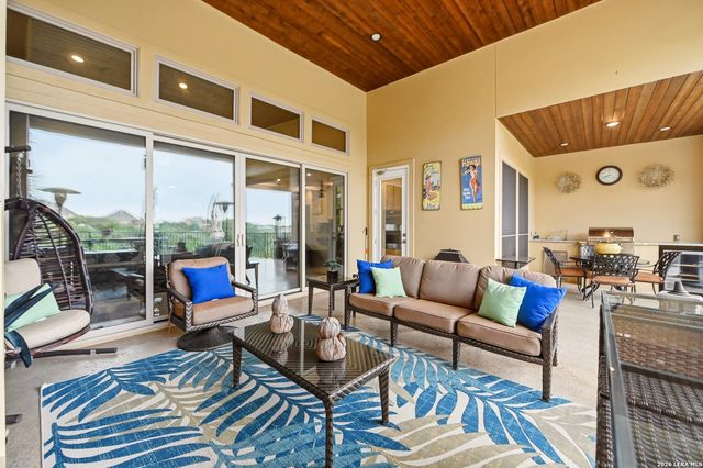 21335 Rembrandt Hl, San Antonio, TX 78256