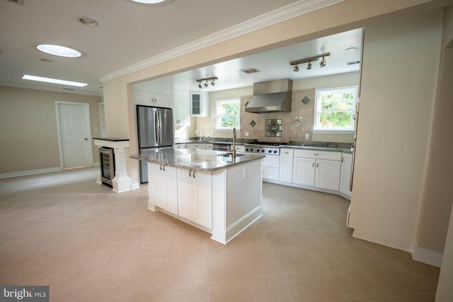 10805 GLEN RD, Potomac, MD 20854