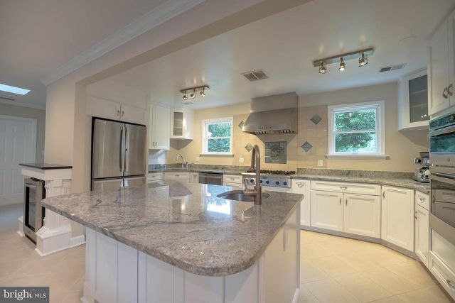 10805 GLEN RD, Potomac, MD 20854