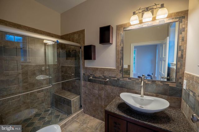 10805 GLEN RD, Potomac, MD 20854