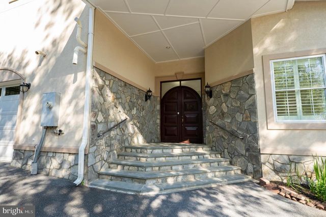 10805 GLEN RD, Potomac, MD 20854