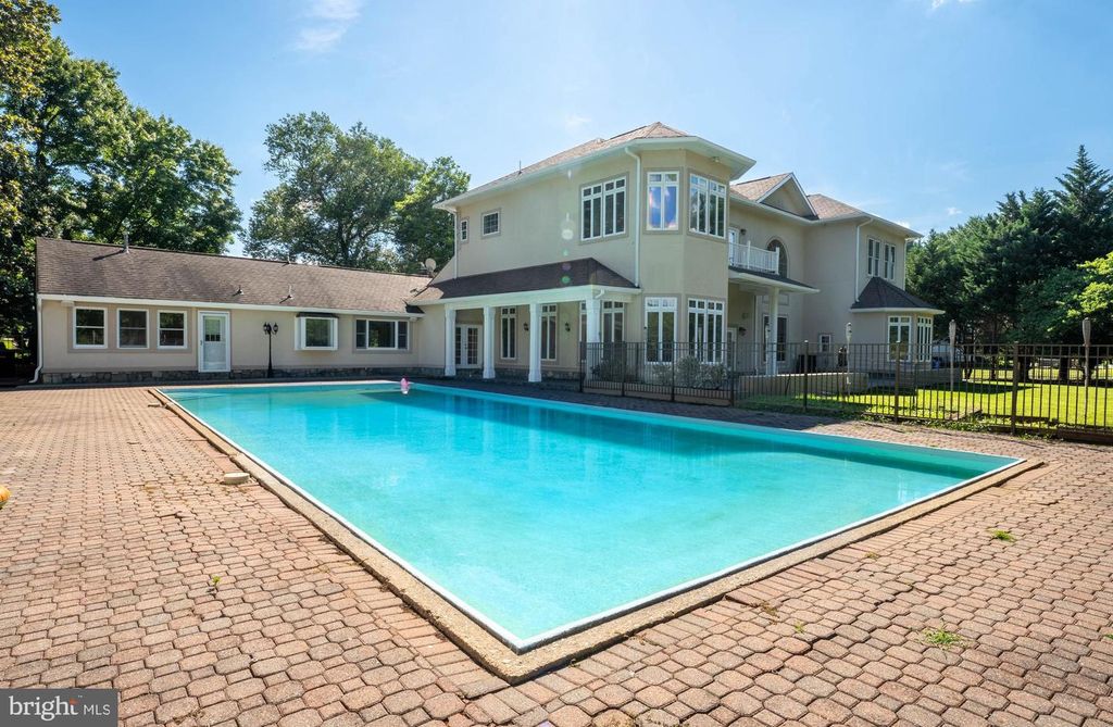 10805 GLEN RD, Potomac, MD 20854