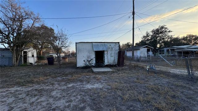 523 Frances St, Kingsville, TX 78363