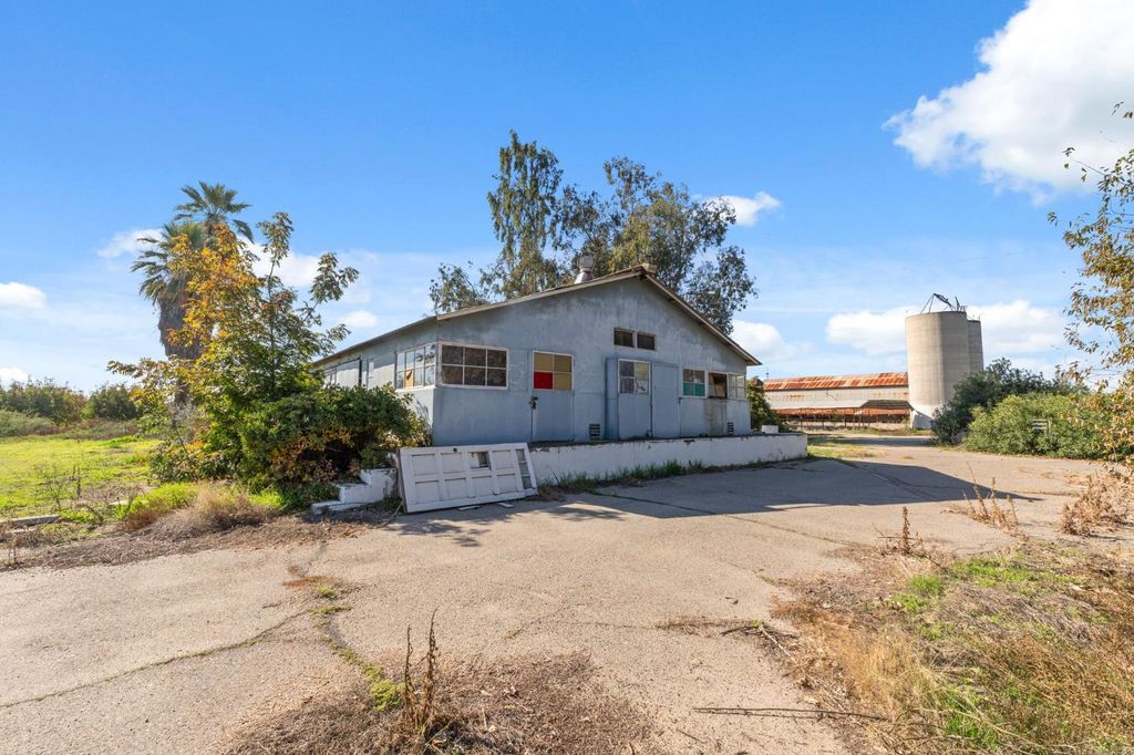 Image 13 of property listing at 15502 10th Avenue, Hanford, CA 93230