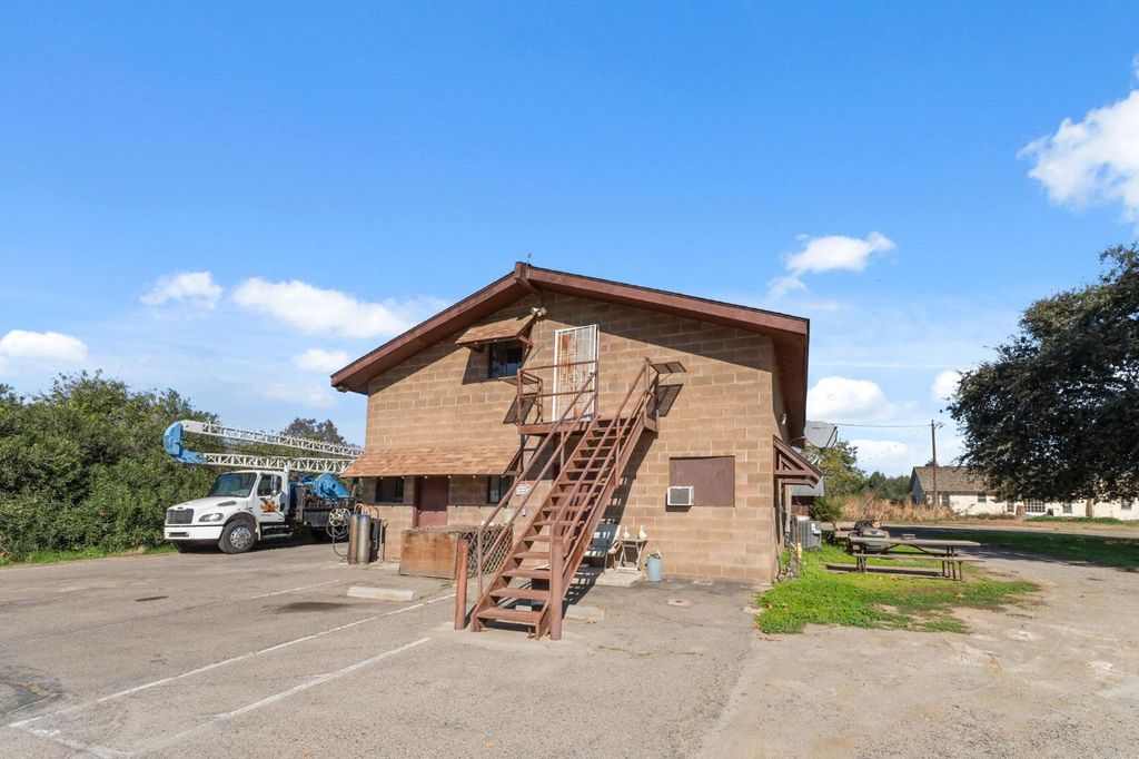 Image 15 of property listing at 15502 10th Avenue, Hanford, CA 93230