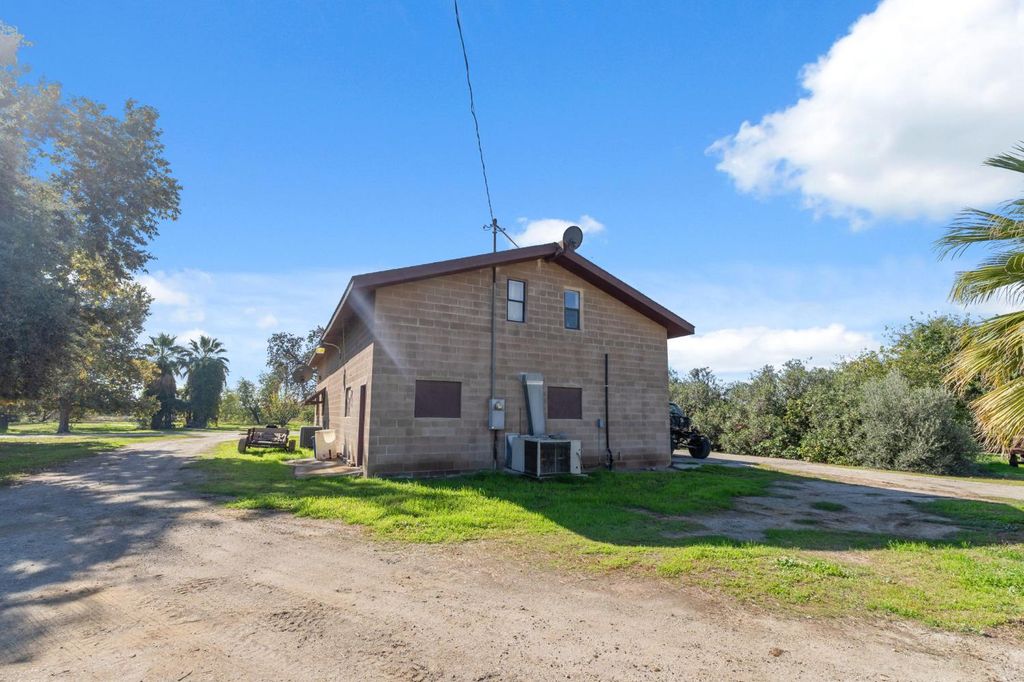 Image 17 of property listing at 15502 10th Avenue, Hanford, CA 93230