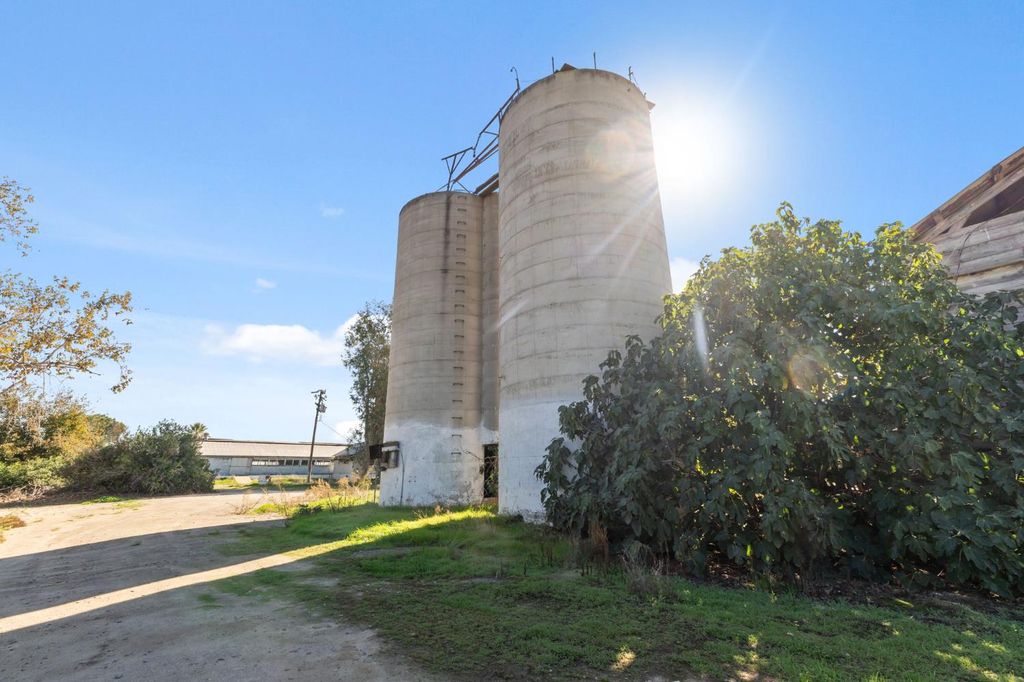 Image 21 of property listing at 15502 10th Avenue, Hanford, CA 93230