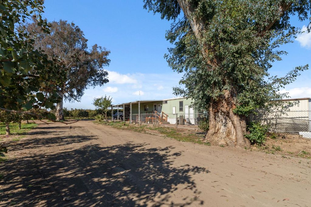 Image 23 of property listing at 15502 10th Avenue, Hanford, CA 93230