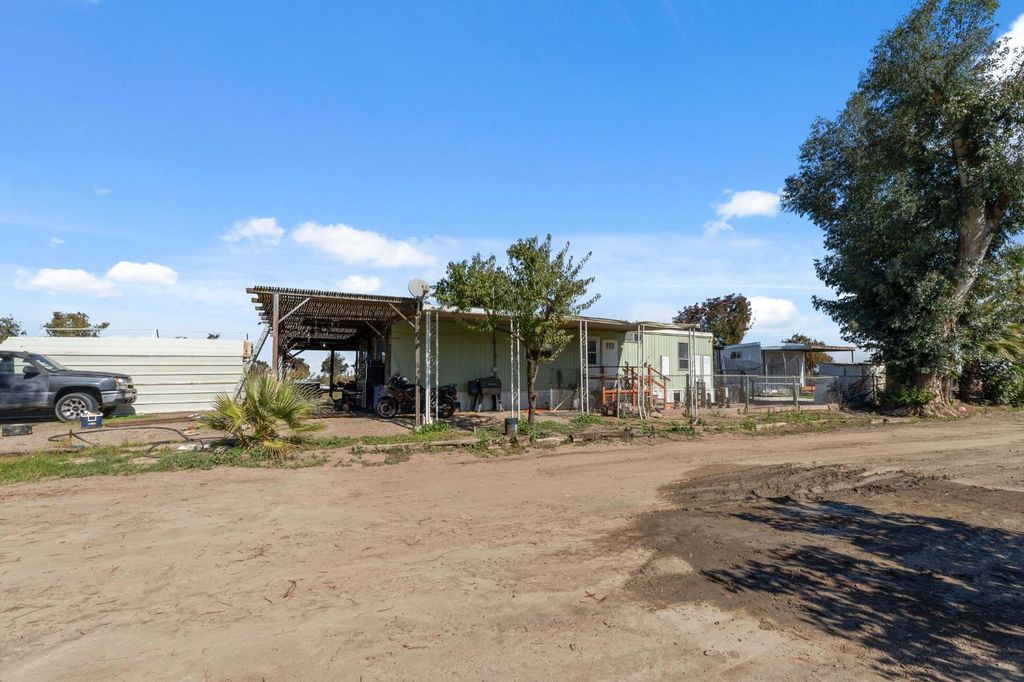 Image 24 of property listing at 15502 10th Avenue, Hanford, CA 93230