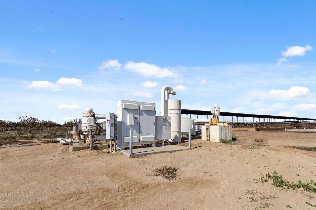 Image 25 of property listing at 15502 10th Avenue, Hanford, CA 93230