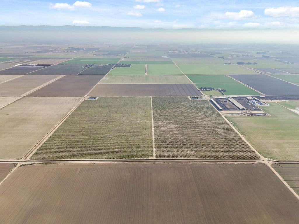 Image 34 of property listing at 15502 10th Avenue, Hanford, CA 93230