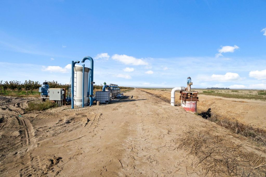 Image 37 of property listing at 15502 10th Avenue, Hanford, CA 93230