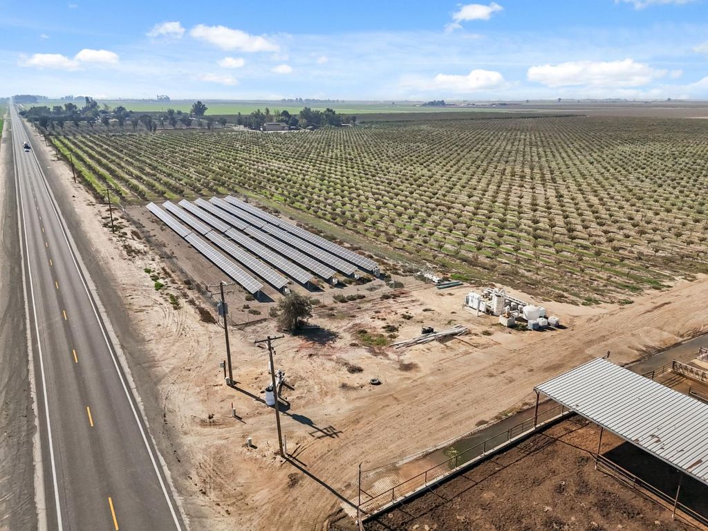 Image 40 of property listing at 15502 10th Avenue, Hanford, CA 93230