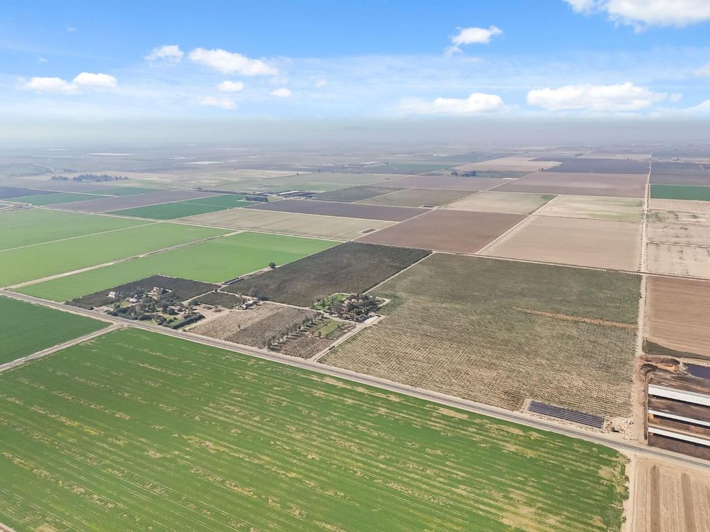 Image 42 of property listing at 15502 10th Avenue, Hanford, CA 93230