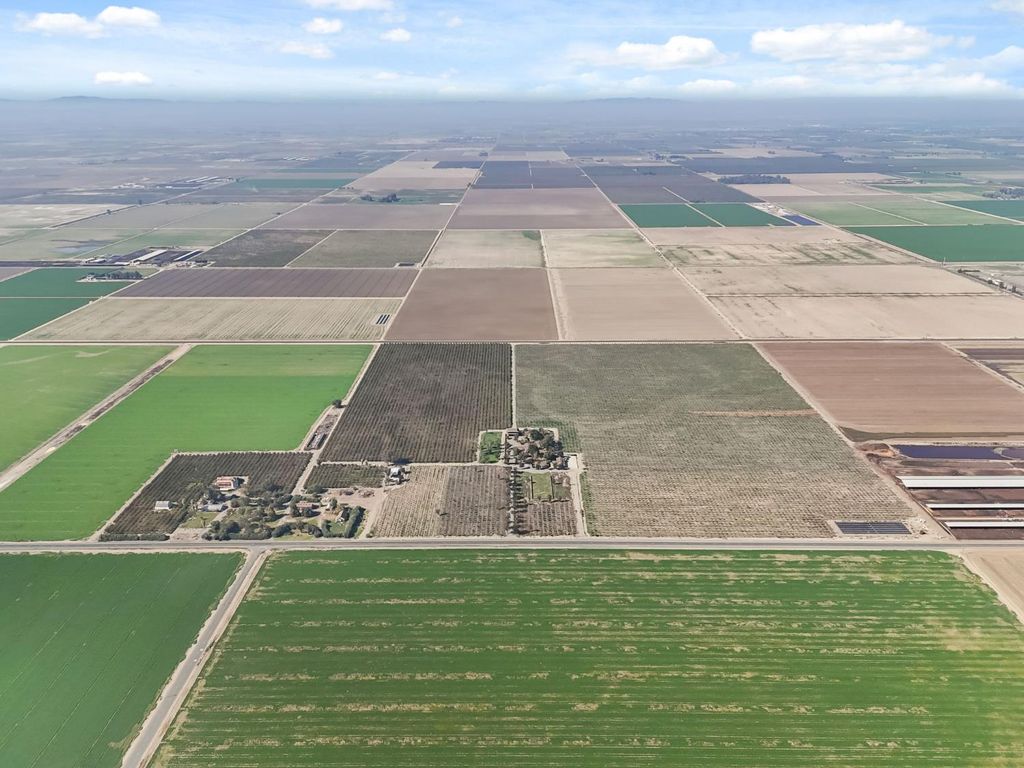 Image 43 of property listing at 15502 10th Avenue, Hanford, CA 93230