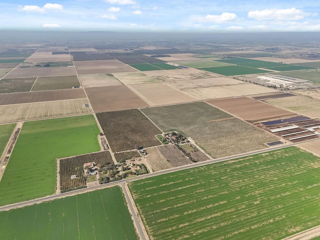 Image 44 of property listing at 15502 10th Avenue, Hanford, CA 93230