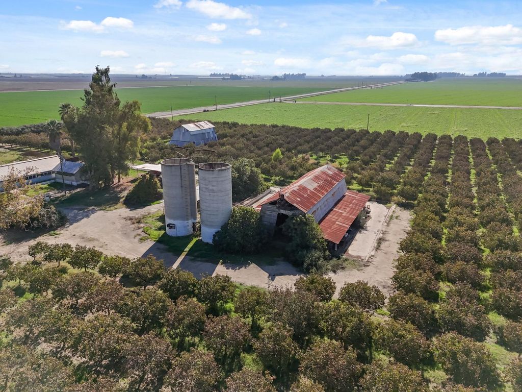 Image 49 of property listing at 15502 10th Avenue, Hanford, CA 93230