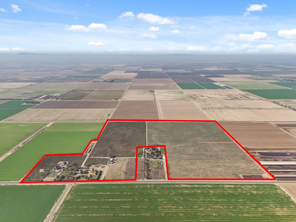 Image 54 of property listing at 15502 10th Avenue, Hanford, CA 93230