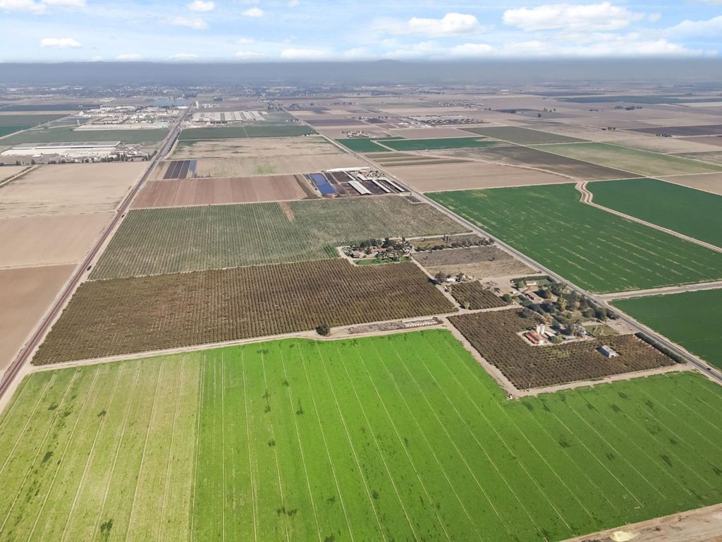 Image 7 of property listing at 15502 10th Avenue, Hanford, CA 93230