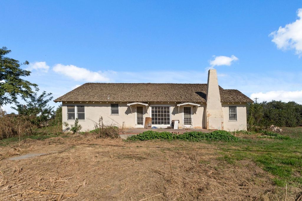 Image 9 of property listing at 15502 10th Avenue, Hanford, CA 93230