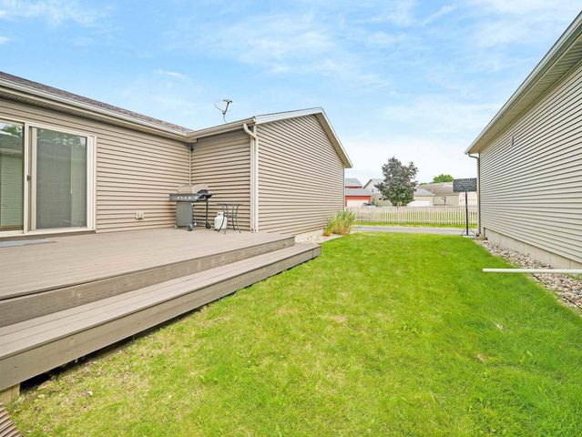 3821 STONEBRIDGE Drive, Madison, WI 53719