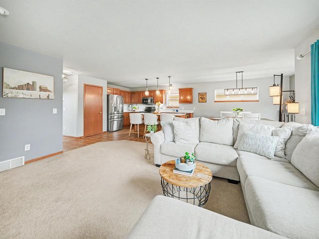 3821 STONEBRIDGE Drive, Madison, WI 53719
