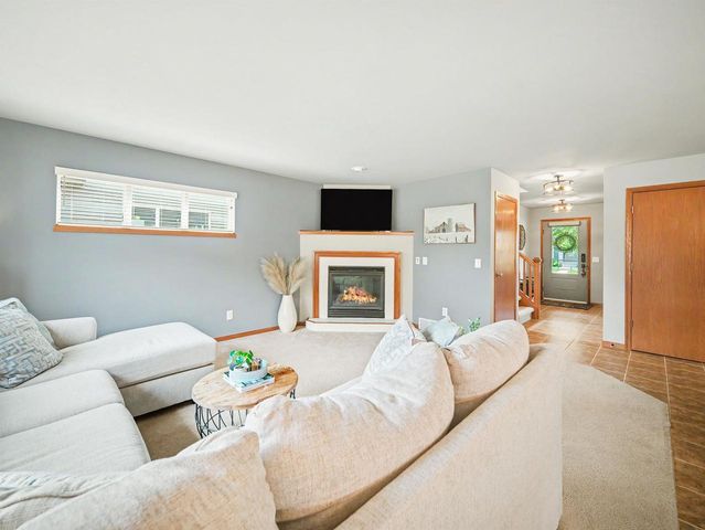 3821 STONEBRIDGE Drive, Madison, WI 53719