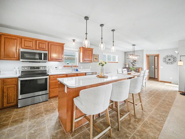 3821 STONEBRIDGE Drive, Madison, WI 53719
