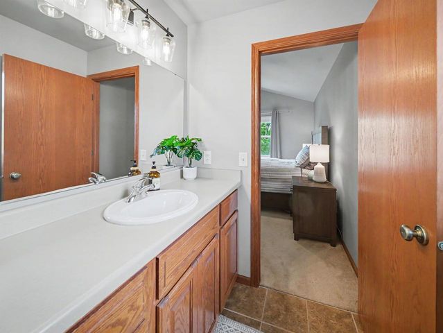 3821 STONEBRIDGE Drive, Madison, WI 53719