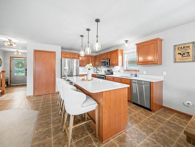 3821 STONEBRIDGE Drive, Madison, WI 53719