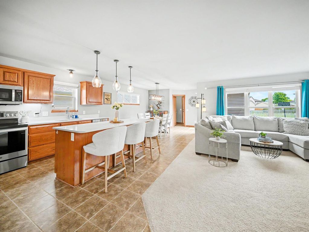 3821 STONEBRIDGE Drive, Madison, WI 53719