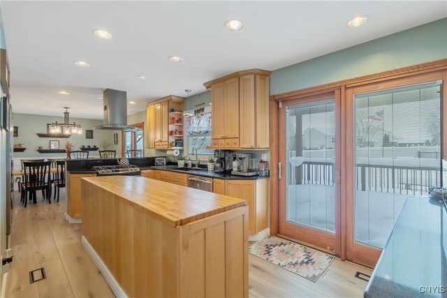 5503 Rockhampton Path, Clay, NY 13041