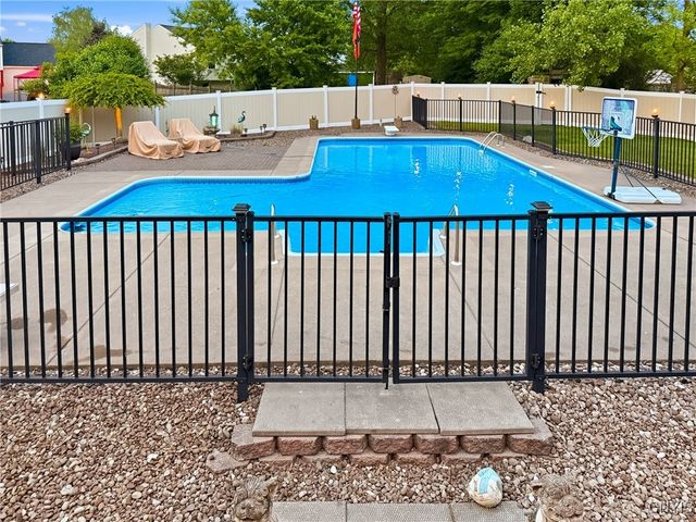 5503 Rockhampton Path, Clay, NY 13041