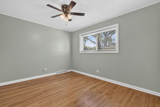 471 E 15th Place, Lombard, IL 60148