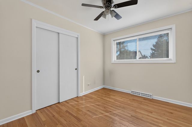 471 E 15th Place, Lombard, IL 60148