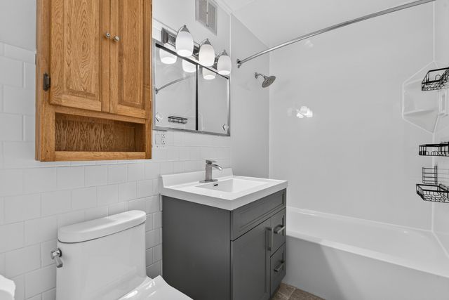 471 E 15th Place, Lombard, IL 60148