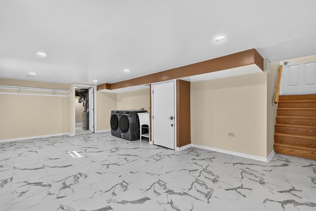471 E 15th Place, Lombard, IL 60148