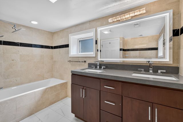 471 E 15th Place, Lombard, IL 60148
