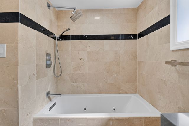 471 E 15th Place, Lombard, IL 60148