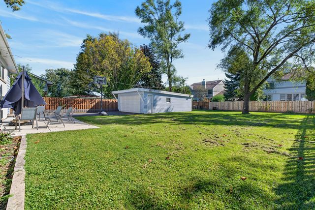 471 E 15th Place, Lombard, IL 60148