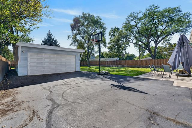 471 E 15th Place, Lombard, IL 60148