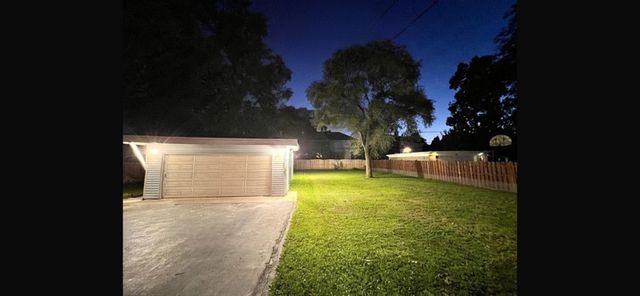 471 E 15th Place, Lombard, IL 60148