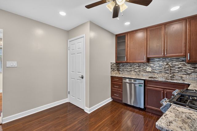 471 E 15th Place, Lombard, IL 60148