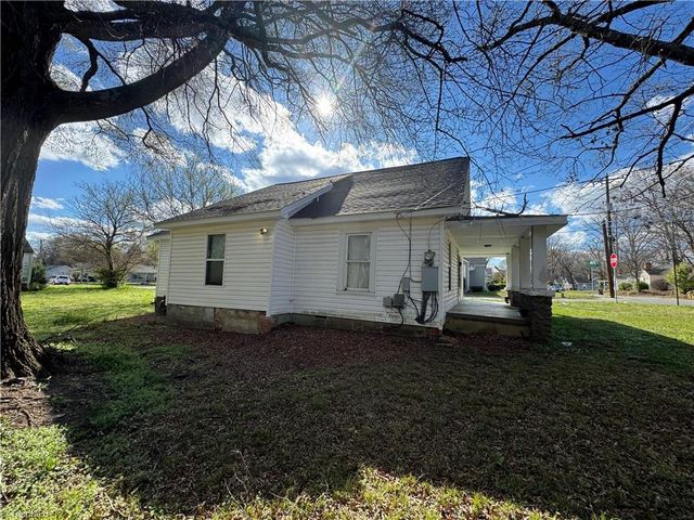 1211 W Florida Street, Greensboro, NC 27403