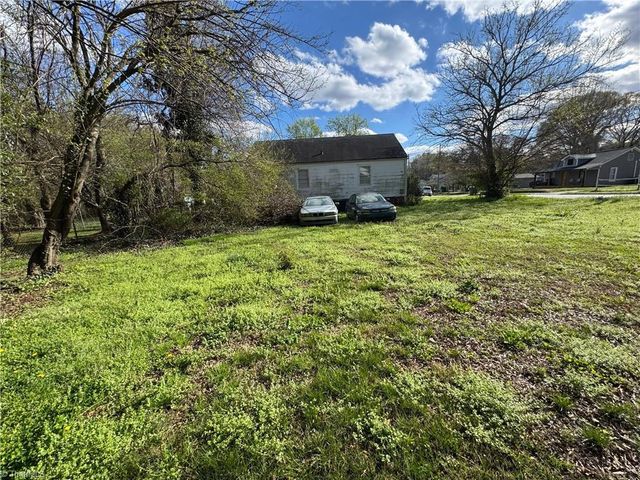 1211 W Florida Street, Greensboro, NC 27403