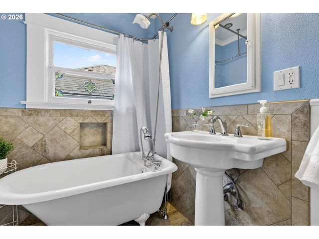 329 Se LINDEN Ct, Gresham, OR 97080